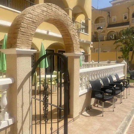 Floor Spacious With Roof Terrace דירה