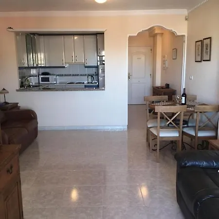 Floor Spacious With Roof Terrace דירה
