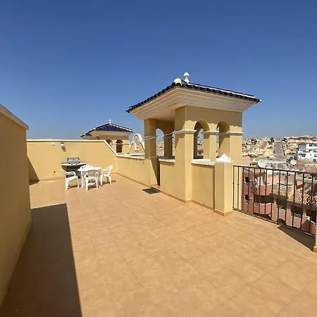 Floor Spacious With Roof Terrace