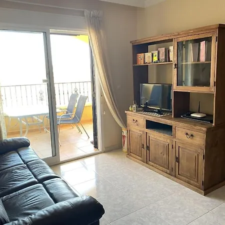 Floor Spacious With Roof Terrace דירה *