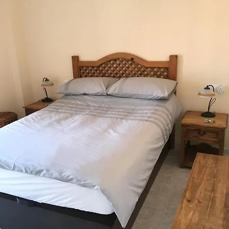 Floor Spacious With Roof Terrace
