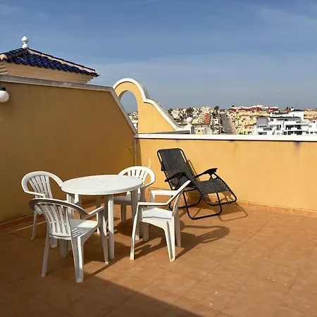 Floor Spacious With Roof Terrace *