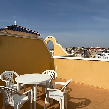 Floor Spacious With Roof Terrace