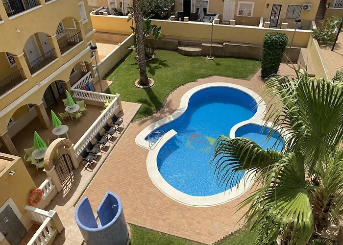 Floor Spacious With Roof Terrace 阿利坎特