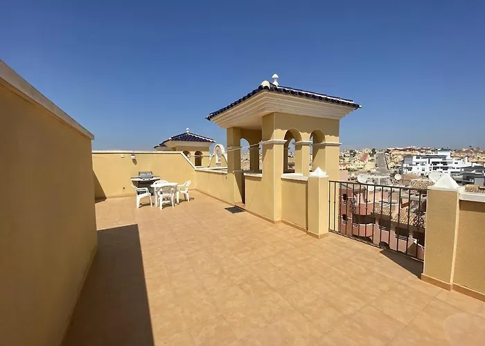 Floor Spacious With Roof Terrace