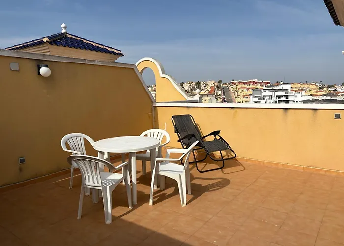 Floor Spacious With Roof Terrace *